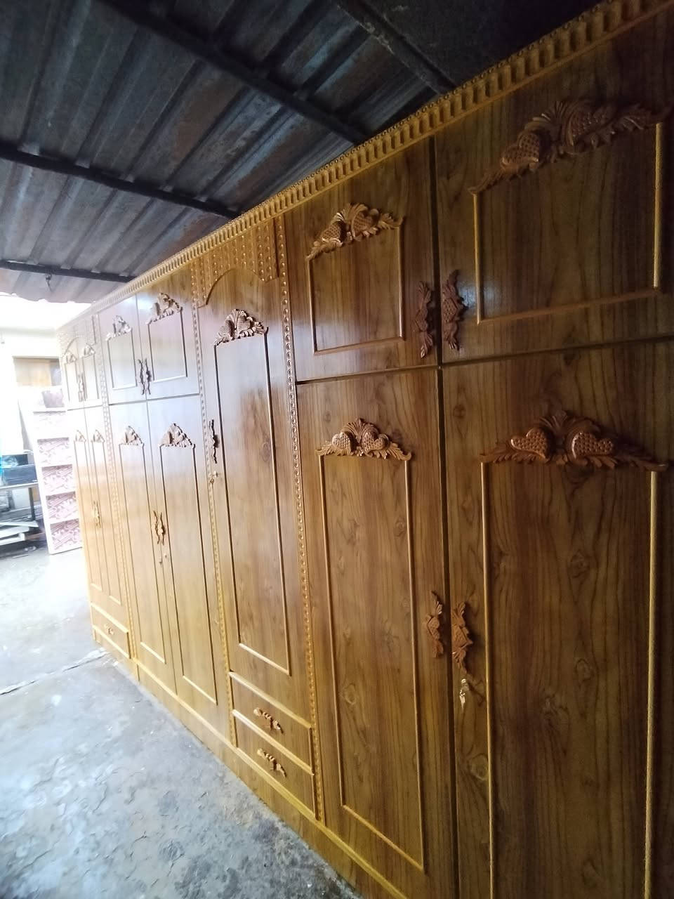 غرفه 5 ابواب. ابراج ملحق جديدها صاج 5مليم نقش زان يدات زان السعر 900 فقط بدون معامله العنوان موصل باب جديد داخل ساحة نادي الفتوه الرياضي مقابل افران السيد *********** اسيا ***********
