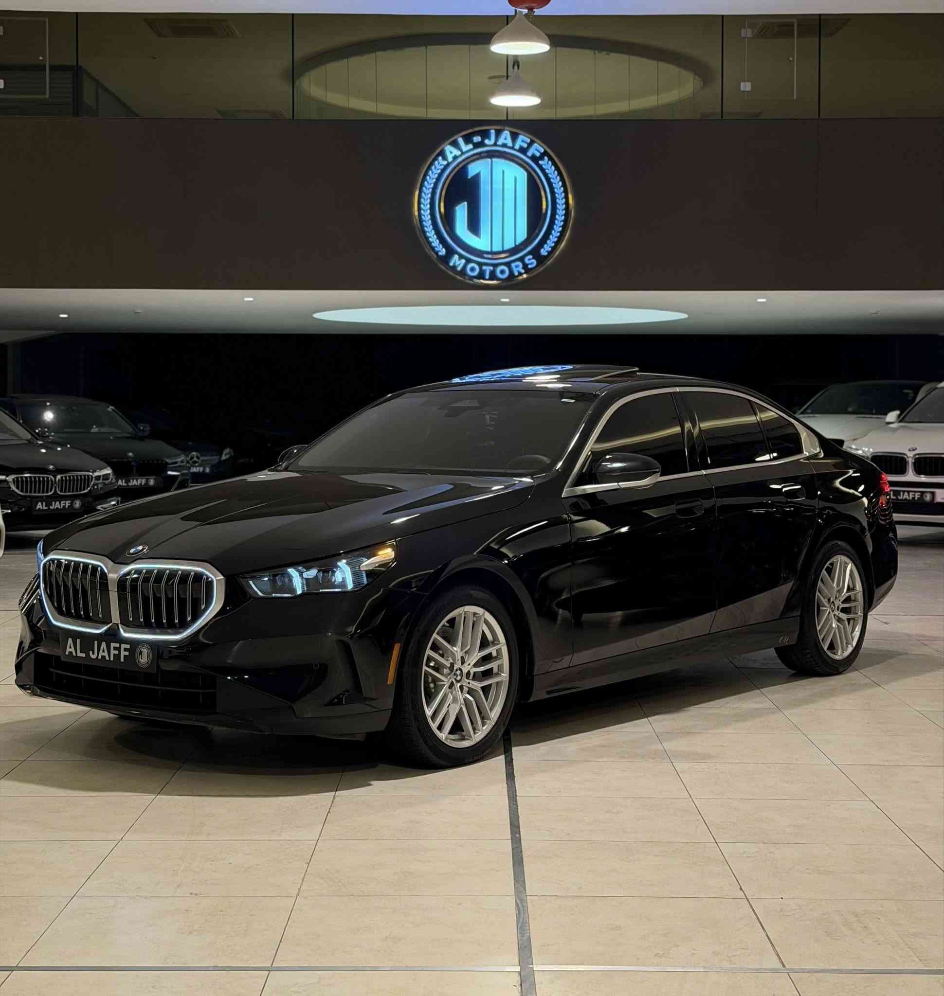 سعر جدا مناسب 🔥🔥🔥
السلام عليكم
للبيع فقط BMW 530i 
موديل 2025 ماشية 17 الف داخل احمر بلادي🎁
السياره مواصفات ( فتحة وكامرا وبردات ورادارات وحساسات وكشنات جلد تدفئه وتبريد وخزن وكهرباء وصندوك كهرباء وشباك لد بلادي و7 مودات وتحكمات قياده وانارة داخليه لد وبعد هواية مواصفات 
🚨السياره بدون صبغ او تبديل فقط تعديل بارد بين الجاملغ والباب بدون دواخل او ايرباك ورقم الشاصي بالصور 
🚨گير ومكينه وخللات كلها بشرط والسياره جديده كلش

السعر : 465$ ورقه 
للاستفسار: *********** كاوه جمال 
العنوان : السليمانية المعارض الجديده معرض(الجاف)
معرض رقم (28)
