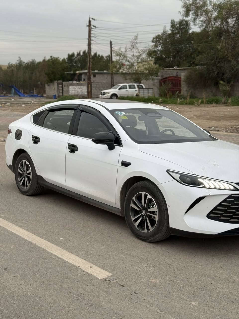 السلام عليكم byd جن بلاس فول مواصفات
فتحه
ويلكب كروم
13 كامره 
كشن كهرباء
4 رادار
نقطه عمياء
تبريد قطعتين
وقوف ذاتي 
مانع انزلاق
كروز سرعه
قياده ذاتيه
بعد بيها هواي مواصفات  السياره ماشيه 2000 وشويه
السياره جديده زيرو رقم بغداد تحويل بسمي ثاني يوم
السياره جاهز على اخر حبه 
سعرها 21300 وبيها مجال حك جيه
الرقم***********
