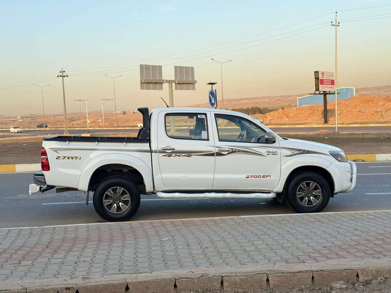 سلام علیکم 
تویوتا هیلوکس
مودیل 2014
سعودي درجه 1 
بطل 
ابيض ثلجي
فوول مواصفات 
كير اوتوماتيك 
دبل اكسل
حساس امامي خلفي
داخل صاج
كاميرا
تحكم ستيرن
مراية كهربائية 
ويل كروم
هوك
بلاجكتور
جام خلفي سكة
سيارة بدون صبغ 
بي مكان تعديل بارد
مكان كارت صغير
يعني بي مكانين فقط
سيارة بدون صبغ بدون حادث
سيارة حيل حلو علي وضع شريكة
رقم سنوية  كلة جديد لحد 2028
رقم رباعي 
كير محرك تبريد صدر اكسل كهربائيات تحويل غرامة وكالة كلة بشرط
سيارة ربع دينار مابي مصرف
محرك مامفتوح بشرط 
بدون صوت بخار
سعر 224
***********
*********** بی واتس اب 
مكان كركوك كركوك, العراق
