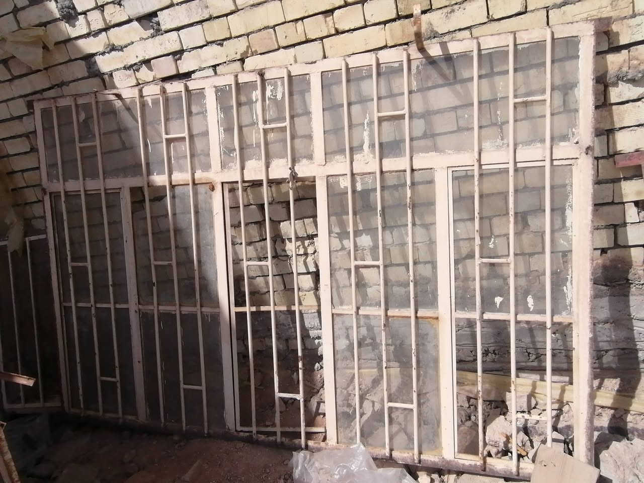 شبابيك عدد ٥ سعر الواحد ٦٠ وبي مجال قليل
للاستفسار الاتصال على الرقم *********** او المراسلة
