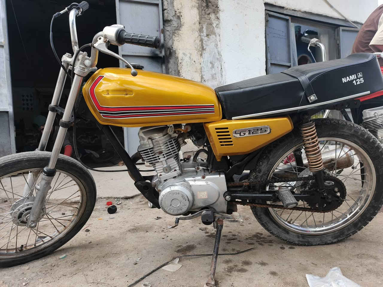 السلام عليكم دراجه للبيع سعر 325 بها مجال***********
