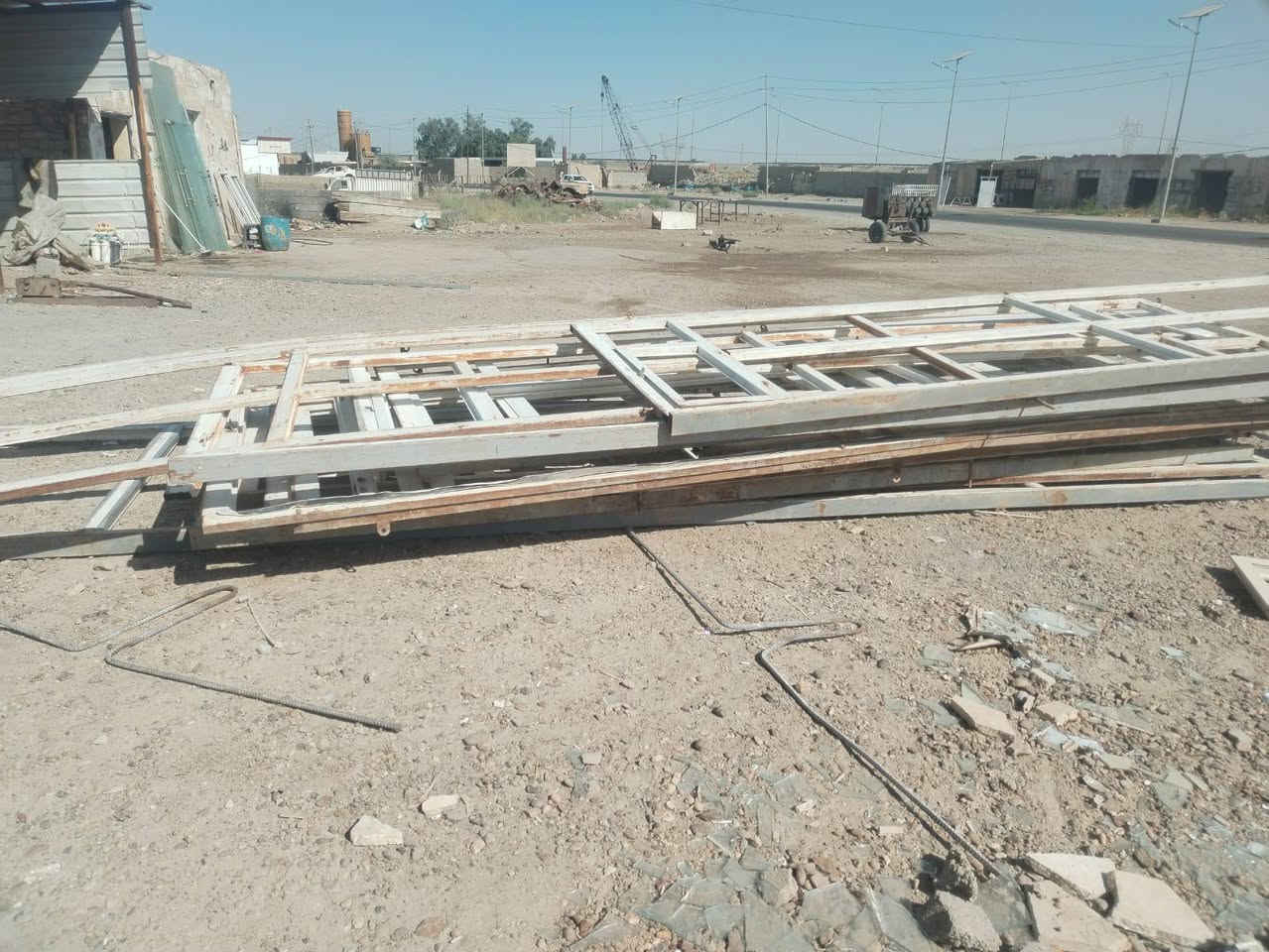 اسلام عليكم أخوان توفر سندويچ سقف طول 3 . وجداري طول 3.80 سعر المتر 9 المكان هيت المشتل الثاني مقابل بوابة هيت لتواصل على رقم@ ***********@
