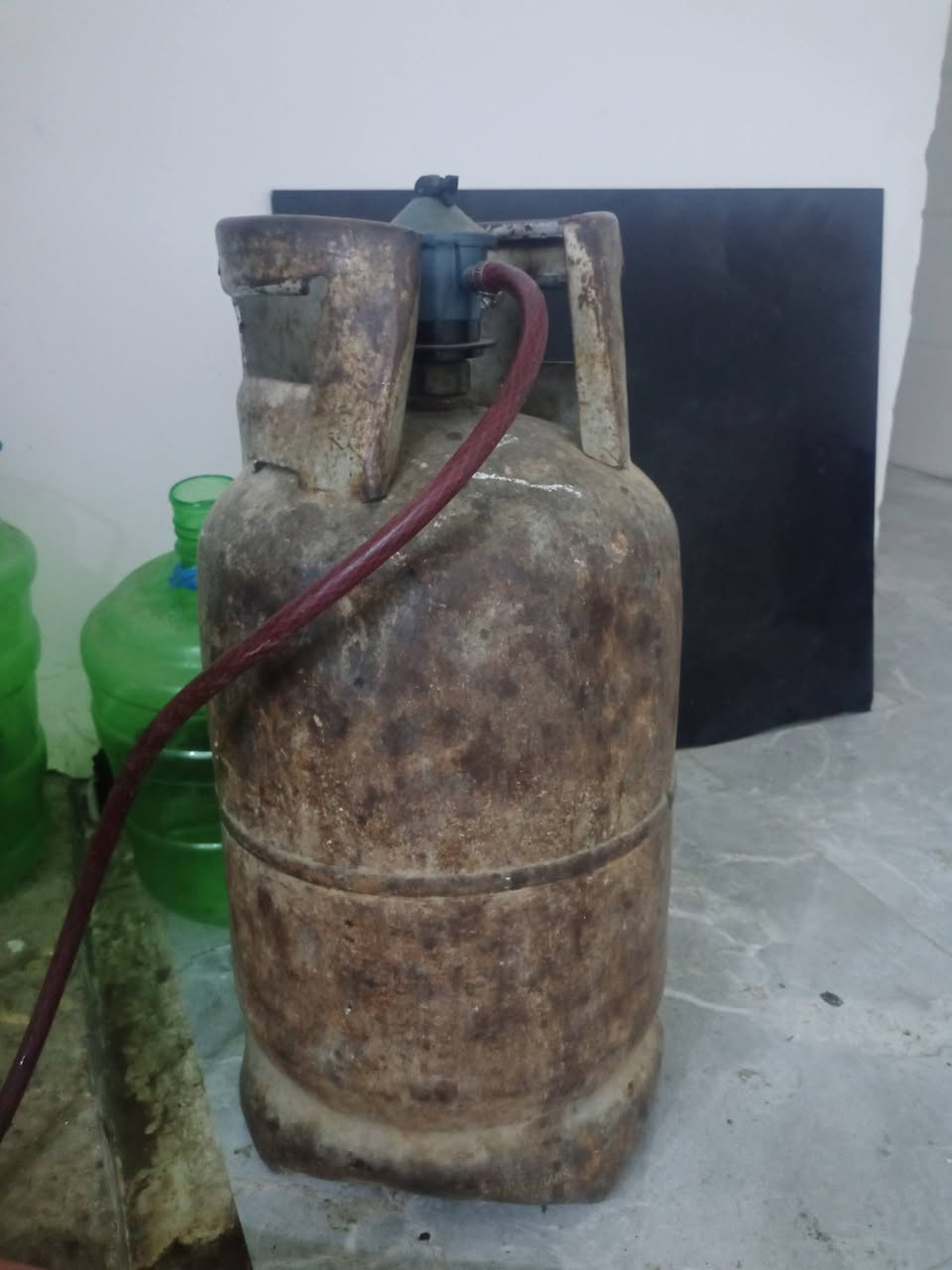 غراض للبيع كلمن وسعره 
الاستفسار الاتصال على الرقم ***********
