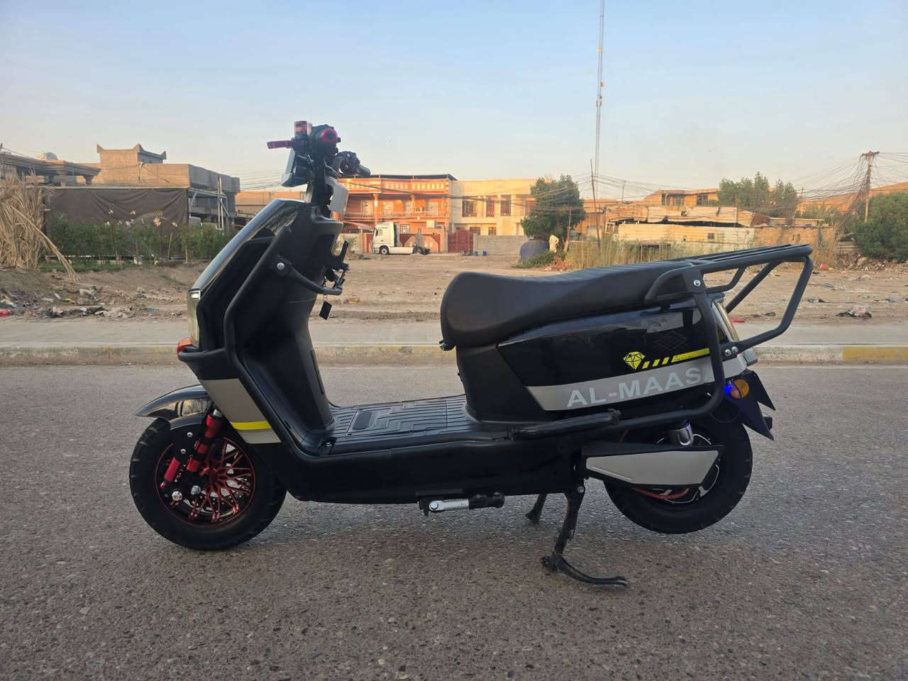 سلام عليكم
دراجة شحن  سكنس الماسه للبيع 
 كامل عل فحص السعر 450الف وبيه مجال
الرقم الاتصال ***********/ ***********

