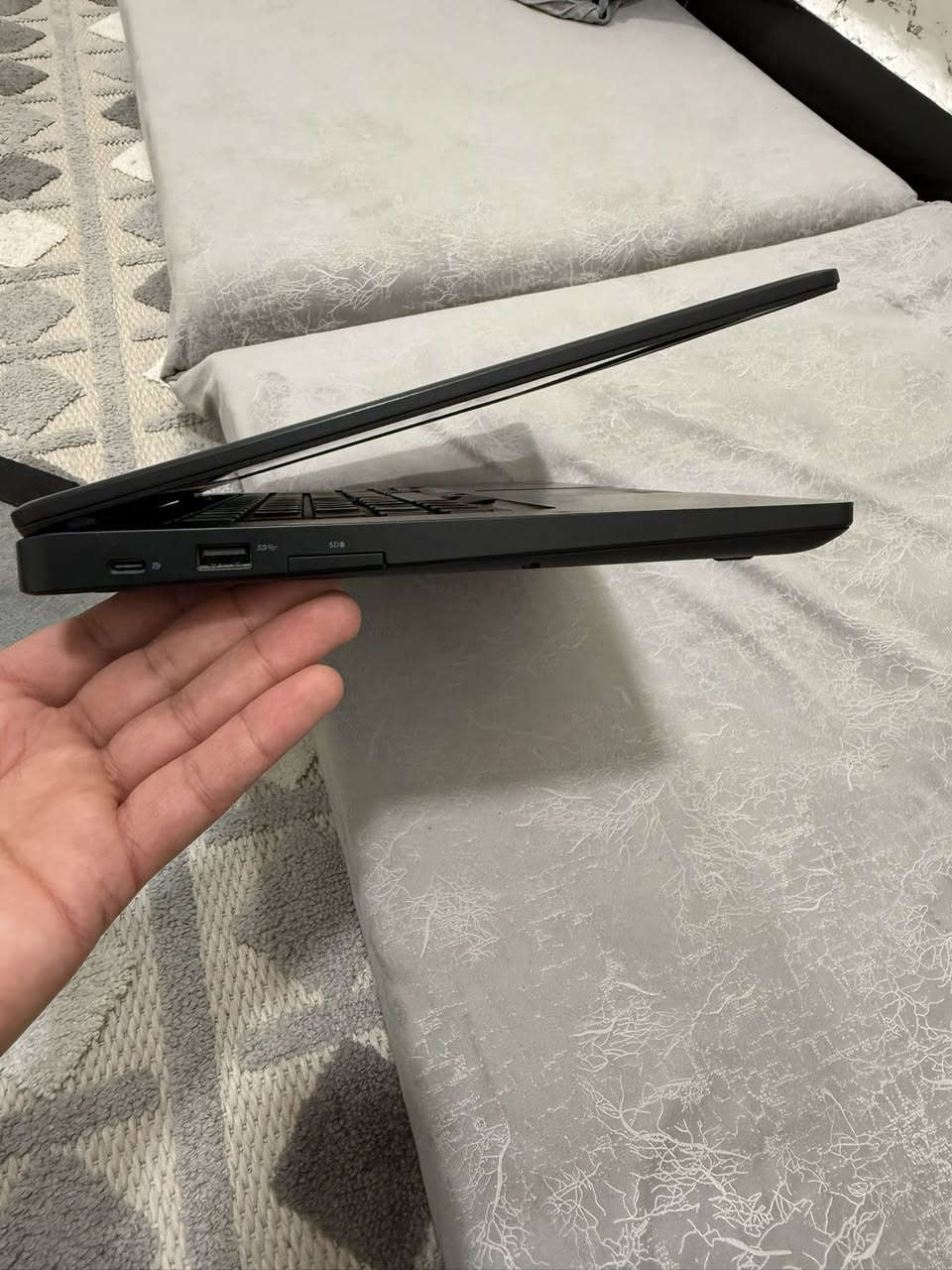 💻 للبيع لابتوب Dell Latitude 5480
🔹 المعالج: Intel Core i7-6600U (جيل سادس)
🔹 الرام: 8GB DDR4
🔹 الهارد: SSD 256GB (238GB فعلي)
🔹 كرت الشاشة: NVIDIA GeForce 930MX 2GB + Intel HD
🔹 الشاشة: 14 إنج
🔹 النظام: Windows 10 Pro
🔹 الحالة: شغال تمام، مناسب للدراسة والشغل والأوفيس
🔹 الاستخدام: تصفح، برامج مكتبية، برمجة خفيفة، مشاهدة
جهاز مكفول وشغال وبي ضمان وعلى فحص 
💰 السعر: 250 ألف (قابل للتفاوض البسيط)

📍 المكان: الفلوجة
📞 التواصل: خاص أو واتساب ***********
