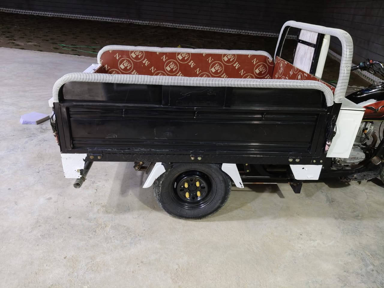 سلام عليكم ستوته موديل 2024مكفول دشبو الكتروني السعر مليونين وبيه مجال للستفسار تواصل على الرقم ***********
