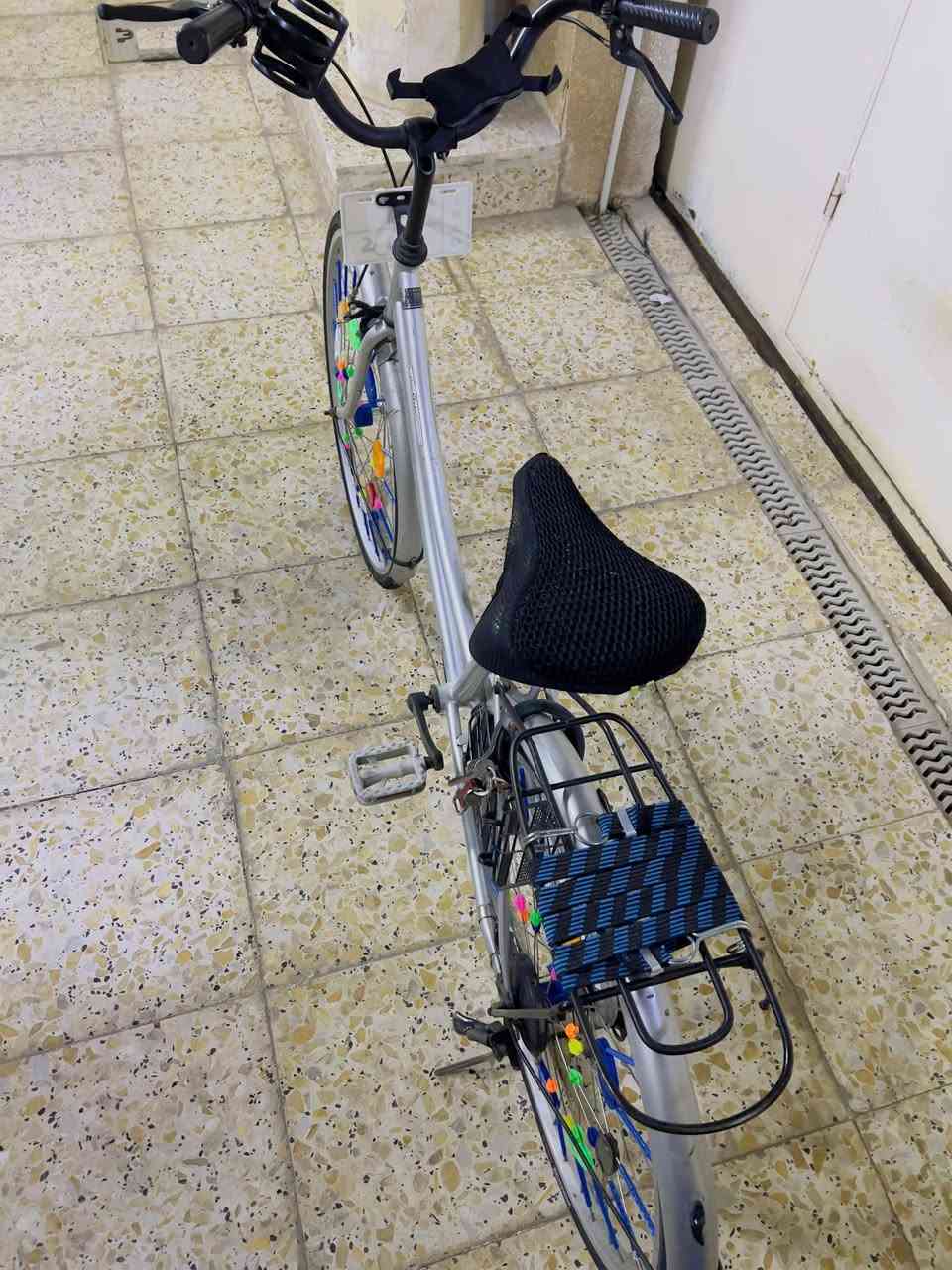 سلام عليكم باسكل لونه رصاصي حجم(26) كامل ملحقات من+ فسفوريات +بانواعها +جرص +علم+ حاملة قلاص +وستان هاتف +ورقم واحد كربلاء+ سجة+ تل بيسة كشن+
شبكة تحمي التاير الخلفي+ قفل 
نضافة%100
مكاني كربلاء المقدس قرب مول الباقر
السعر 100وبي مجال قليل لل استفسار رقم الهاتف (***********)
