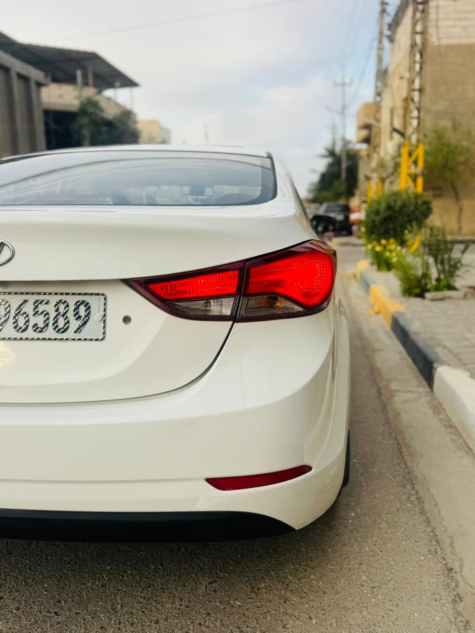 السلام عليكم 
النترا 2015 خليجي محرك 1800 فول مواصفات

كفاله عامه من كلشي  كفاله من الضربة والصبغ و البارد وحتى من الشخط

ماشية 116 
بس لليدور جديد
رقم بصرة الانكليزي هزة جديدة سنوية 2028 

سيارة جديدة كلش وكفالة عامه حتى من الزلغ 
سبير الشركة ما نازل 
تخم تاير جديد 
حدادية زيرو
السعر 133 وبيها مجال بسيط للشراي
للاستفسار ***********
مكان السيارة بصرة ابو الخصيب / ابو الجوزي
