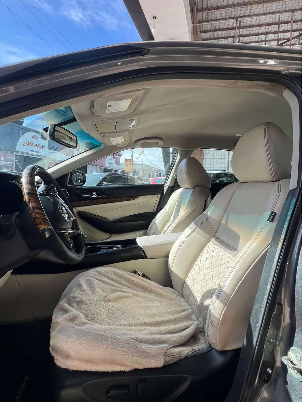 ماكزيما ٢٠١٧ 
سيارةكة دوو بارجة ي هةية بونيد و جاملغي سبوغة ارباك سوكان تةقية كير مةكينة بةشةرت 
*********** أربيل, العراق
