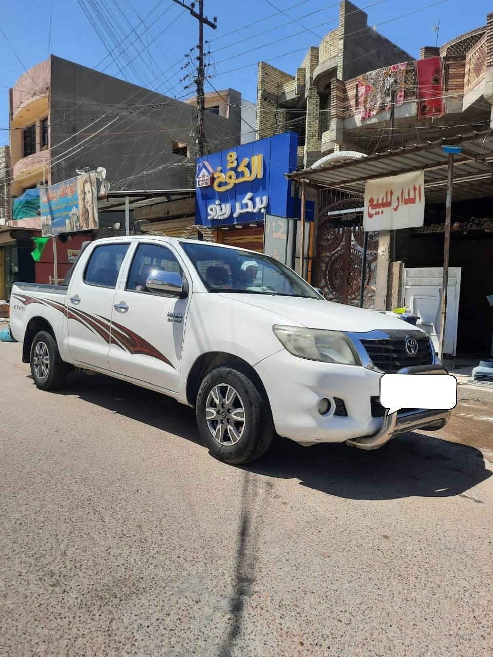 سيارة هيلوكس 2014باسمي مكفولة ما عدى صدعة صغيرة بذيل باب خلف السايق كلش بصيطة 
ماشية 200 الف وشوية 
محرك ستندر تخم تاير صدر كامل كير عادي تبريد ثلج 
للاستفسار الاتصال 
***********
