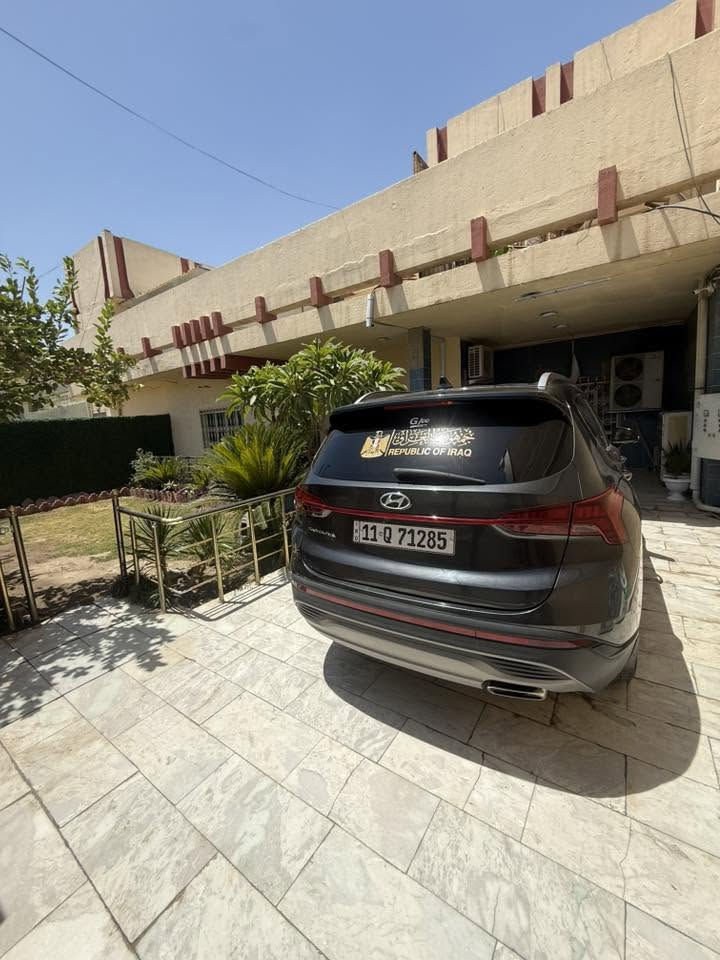 السلام عليكم
هيونداي سنتافي 2023 للبيع

Hyundai Santafe 2023

رقم بغداد الجديد 

كير ومحرك وحجر بيئة بشرط 

4سلندر _ 2.5L

مواصفاتها⬇️

بصمة _ابواب بصمة

شاشة كبيرة _كاميرا خلفية 

تحديد المسار _ مثبت سرعة 

قطعتين تبريد _3 انظمة قيادة

Auto Hold

وبيها هواي مواصفات 
 
***********
