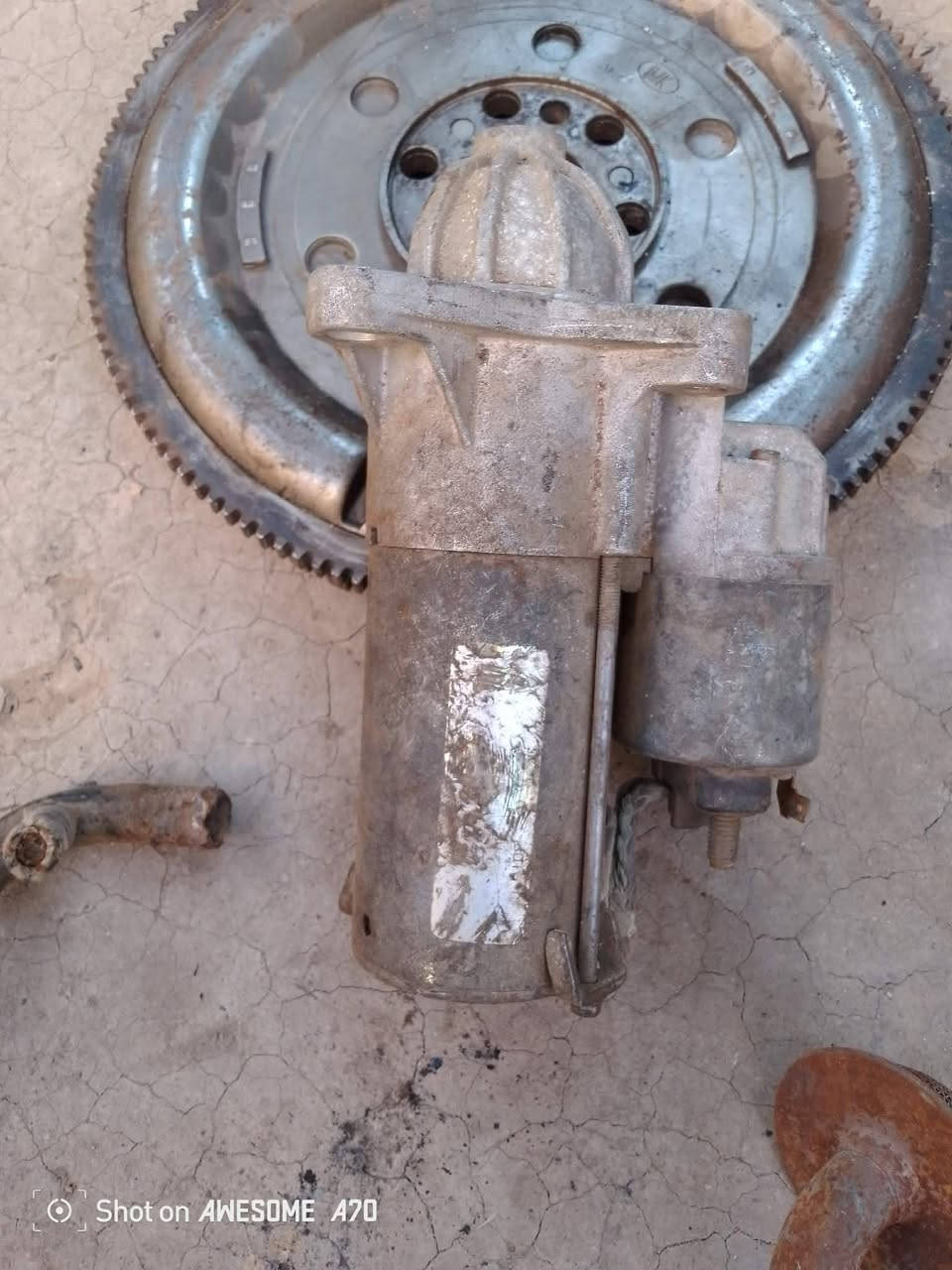 السلام عليكم غراض pyd.  G3 
فلاوين 50
 ضفيره محرك كامله 50 
ايسي 5الاف
كيلونات سايق وراها ثنينهن ب10
اويل بم  10
حساس كرنك شغال بلادي 5 آلاف
كوعه وبواريها وولف حماوه جديد مامشدود ب20 كاملات
سلف ب15 درام شغت 10الاف نص عمر
بلي راس كرنك بلادي 10 كيس دهن مع لمصفي ب15 *********** بي واتساب
