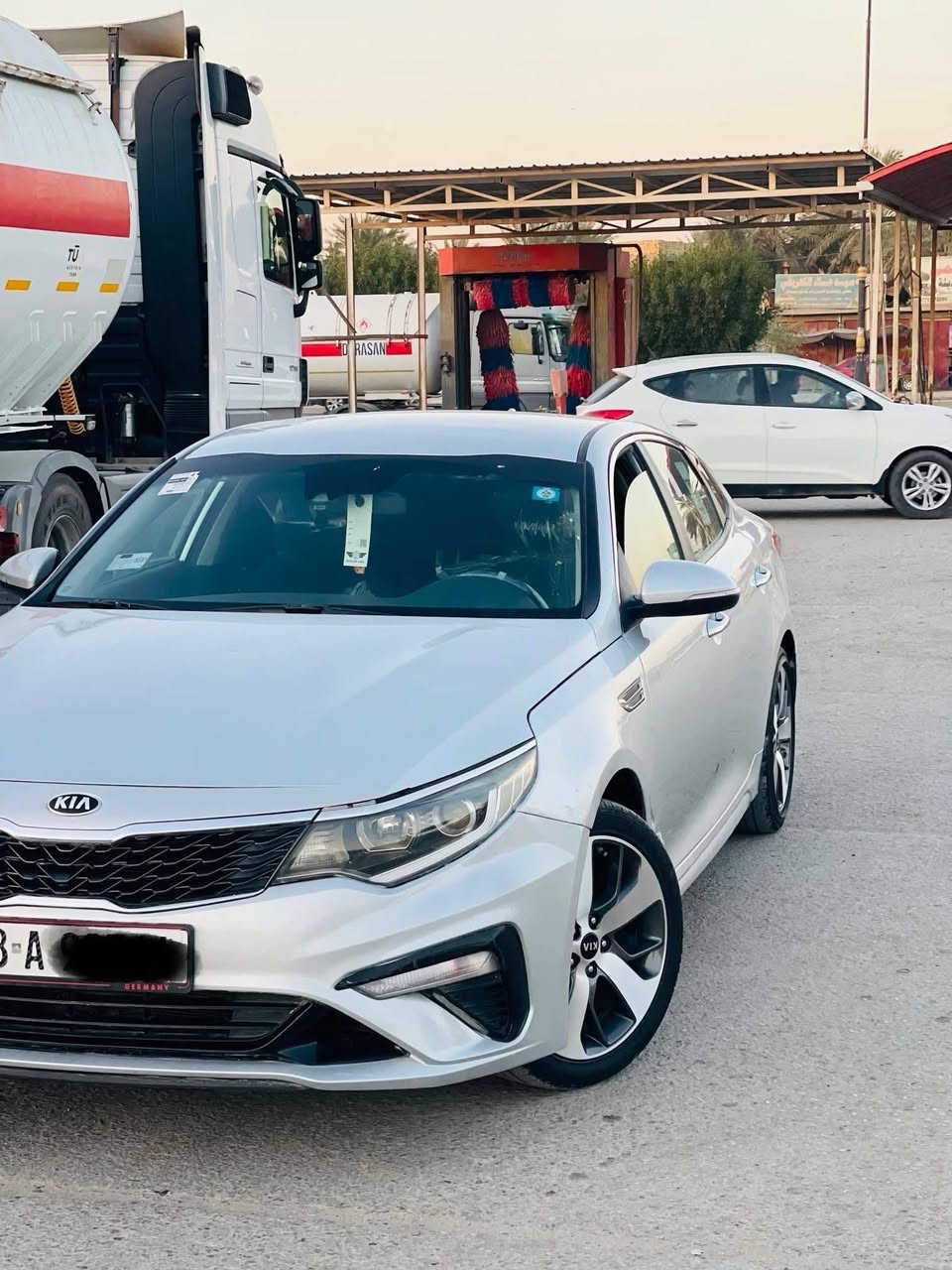 السلام عليكم ورحمة الله  البيع و مراوس  اوبتما  2019 وارد أمريكي ضرر بدايت البنيد وطرف الجوملغ بنيد مرجع على بارد ول جاملغ مصبوغ)  جاملغ خلفي بي بارد كد اشبر واقل السيارة جاهزة مكينه كير حداديه تبريد تتفها خير من الله رقم بابل انكليزي هزه جديده  مواصفات معروفه رادار خلفي امامي تحديد مسار شاشه وكامره دواره ماشيه 130 عنوان السيارة ديوانيه قضاء الشامية السعر 126 وبيه مجال  /  ***********
