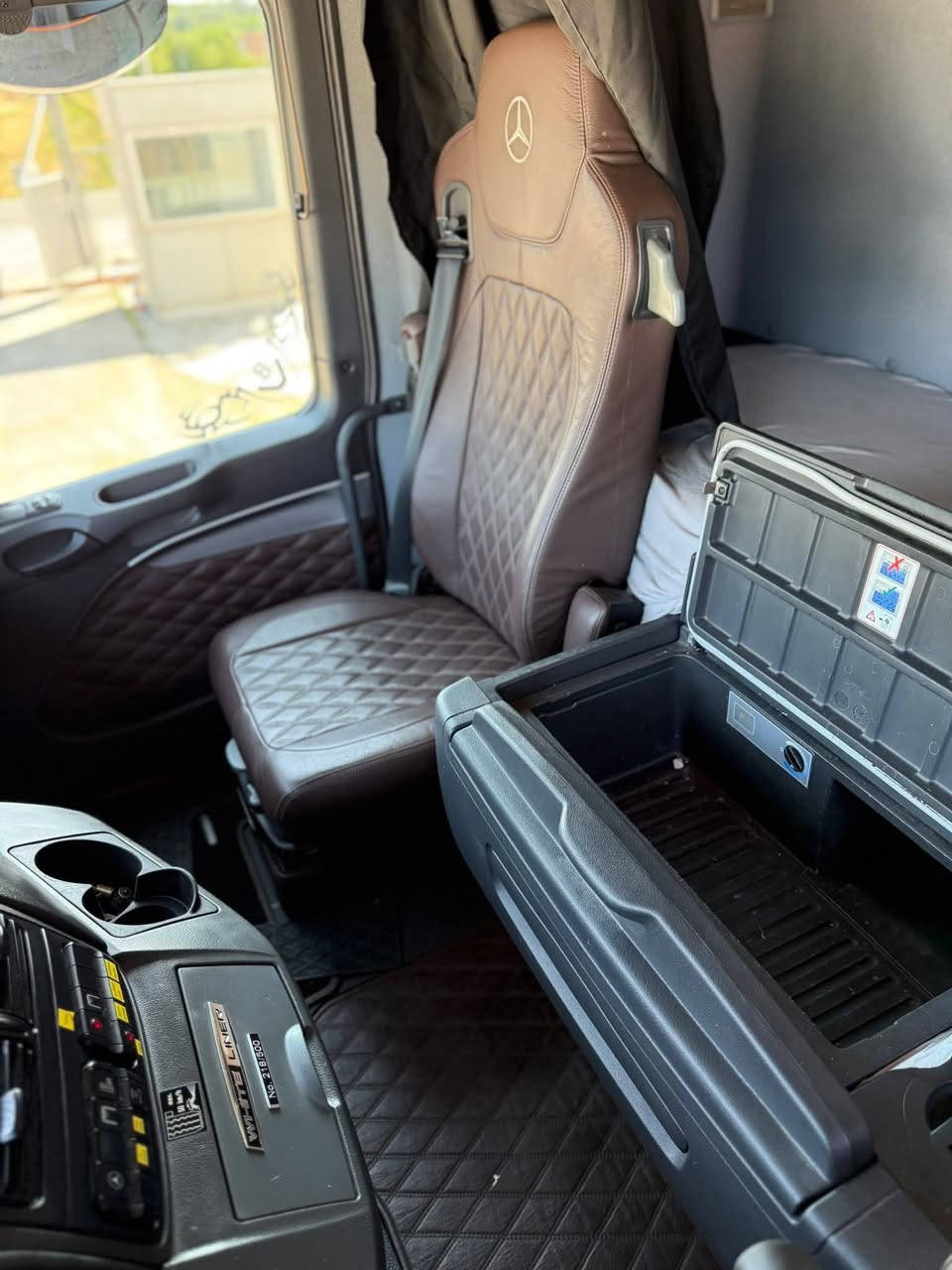 I Shitur !!!
Mercede Benz 1855 V8 Black Liner 

Viti 2011 

Retarder 5 shkall

راس شحن جاهز للتصدير

اكتروز 

قياس 18.55

محرك  8V

موديل 2011

   اليه وكاله

التفاصيل خاص


**إذا كنت صاحب هذا الإعلان وتريد حذفه لأي سبب، رجاءا أرسل رسالة إلى الدعم الفني**