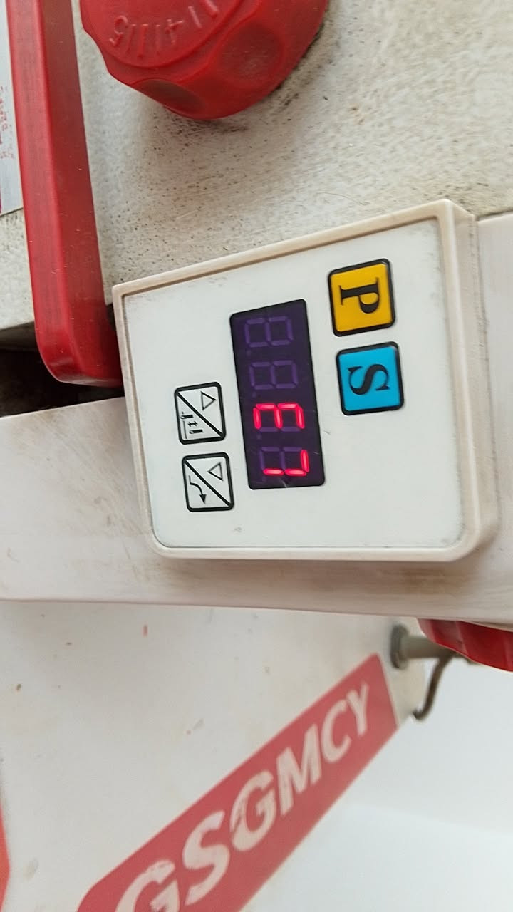 السلام عليكم
مكينه جمسي للبيع
لمكينه ولميز
لمكينه بيه اضرار قليله 
كسر مثل ماموضح كبالكم
تشتغل كونترول يشتغل 
لموقع بغداد لشعب حي تجار
للتواصل***********
