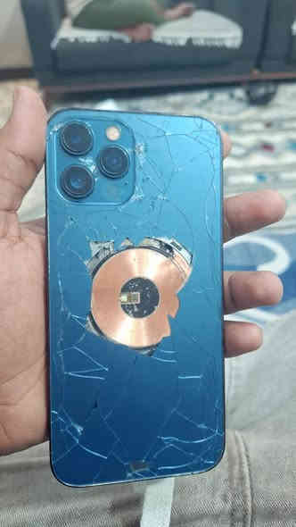 سلام عليكم آيفون ١٢ برو ماكس كامره هزاز خفيف بيه وضهر مكسور بطاريه  مبدله تصفيخ الله شاهد عليه 82 سعره 325 وبي مجال للطيبين مكاني بغداد البلديات رقمي ***********
