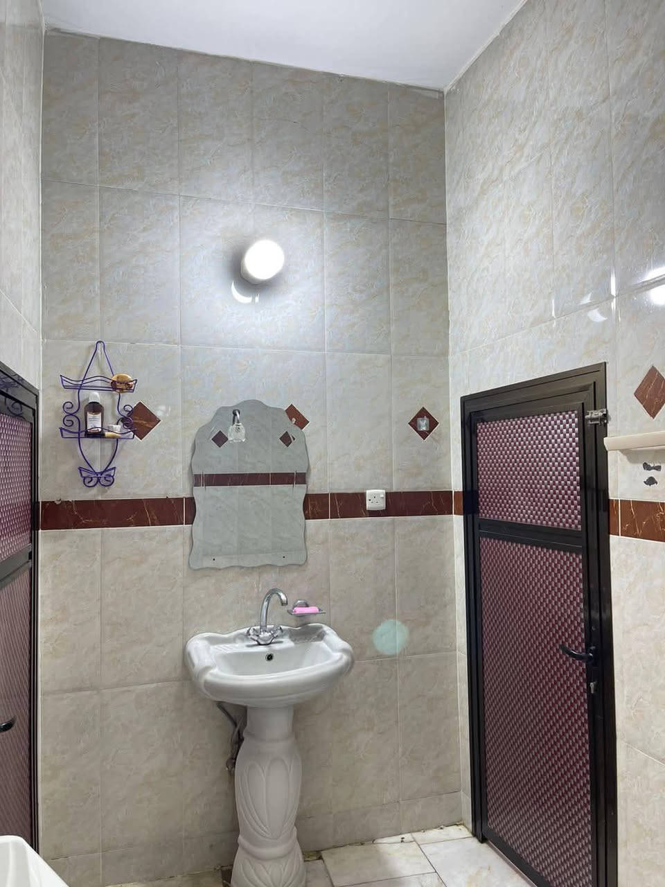 بيت في البيضاء بصف الانوار البيت ركن وجه على السده المساحه ٤٥٠
٣غرف نوم ٦/٤ 

مطبخ ٥/٥

هول ٩/٥

ستقبال ١٠/٥

مجموعه  صحيه غير مشتركه 

تواليت ٣/٢ 

حمام ٣/٢

مجموعه صحيه خارجه ٣/٣

البيت طابق واحد 

غرفة نوم واحده فوك ٦/٤ مع مجوعه صحيه مشتركه كامله 

كامل بورسلين جدار درجه اوله 

جدران مرمر ارضيات مرمر بيات درج مرمر 

 *********** واتساب 

***********
