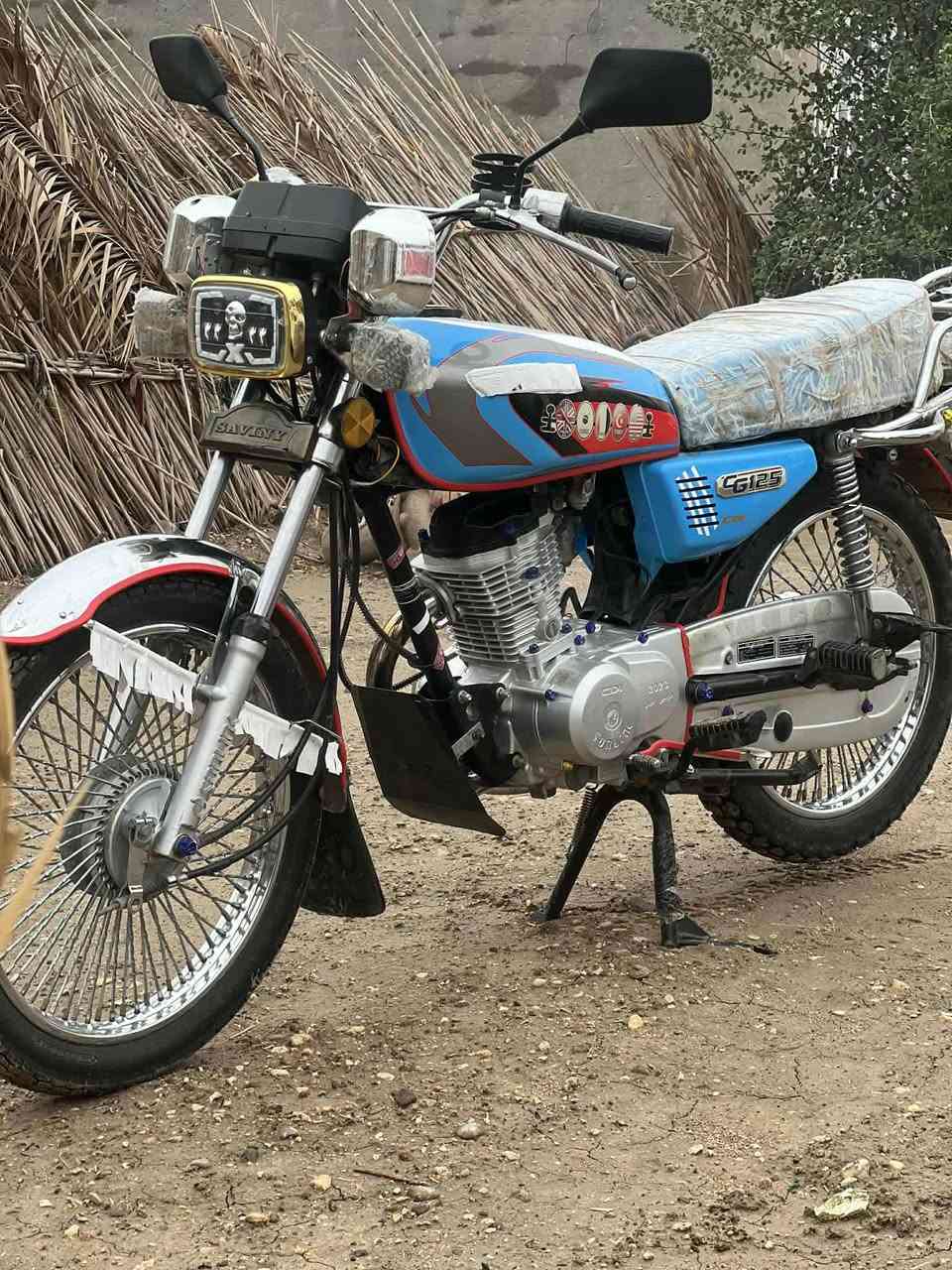 السلام عليكم دراجه للبيع موديل 2023 دراجه احلى من الصور ما مفتوحه اوراق اصولي السعر 600 وبيها مجال***********
