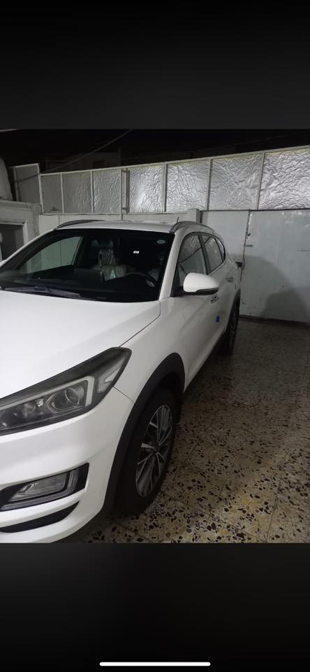 صلي على محمد وآل محمد
السلام عليكم 

اقرا التفاصيل كامل وراها تشلع عيوني 

١٩٠وبيها مجال قليل 

توكسان 2019 ماشيه 70  شرط فحص كمبيوتر والجرس 

خليجي فول فول عدا البانوراما 

رقم اربيل

تحويل وكاله حاضر 

ملاحظه 

السيارة مكفولا صبغ وتبديل وبأرد 

حته الدعاميات وبلاستكات 

مواصفات

كشنات كهربائيه مقعدين 

شاشه كبيرة 

تشغيل بصمة بيبان بصمة 

يدات نيكل مري شفط 

ترحيب مري عند فتح باب 

دبل دوسه شحن لاسلكي 

كارب بلاي 

3وضعيات قياده نورمل-ايكو-سبورت 

حجم محرك 2000

بگ لايت شمعه لد امامي 

اصلي 

تخم تاير جديد 

سبير وضع شركه مانازل 

كتلوكات الشركه والعده مامستعمل 

بصمتين مع السيارة 

باقي التفاصيل معروفه 

مكان السيآره بغداد المنصور 

***********
