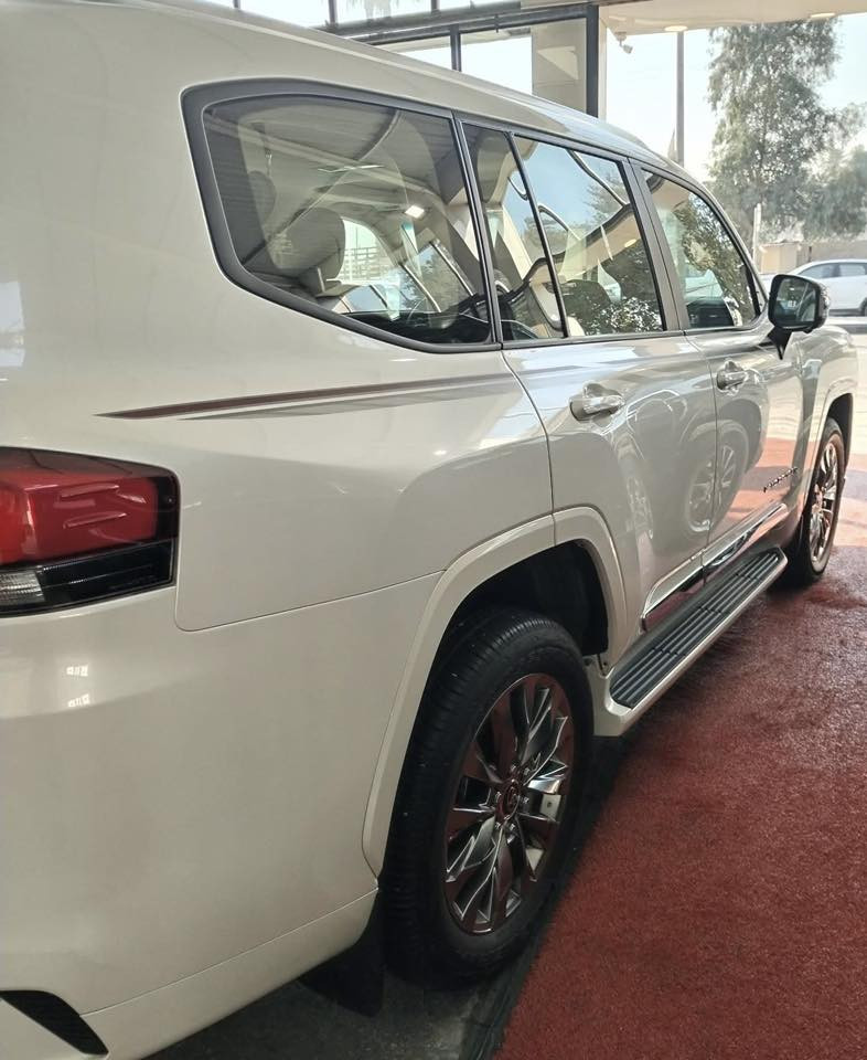 السلام عليكم
تويوتا لاندكروزر بريم 
موديل 2024 خليجي GXR LIMTD تون توربو مستخدم

محرك 6سلندر سعة 3500cc تون توربو

المسافة المقطوعة 18000 كم

فور ويل

سلايد روف

شاشة وسطية كبيره

تبريد ثلاث قطع

سبعة راكب

صندوق كهرباء

شاحن واير ليس

تشغيل عن بعد

حساس امامي وخلفي

مقاعد كهرباء جلد تبريد

ثلاجة صغيرة

ويل كب 20 انج

تحكم استيرن جهتين

اربع كاميرات

شاشات خلفية

مود درايف

بصمة تشغيل وبصمة ابواب

لد نهاري كشافات أمامية

مرآة كهرباء

____________________________

معرض الرشيد المركزي لتجارة السيارات

معارض البياع - الشارع الاول - خلف مرآب البياع .

_____________________________

للاستفسار اكثر الاتصال على الارقام التالية :.

***********

***********
