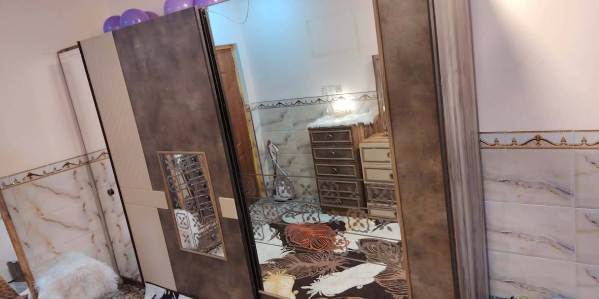 غرفة نوم تركيه ب ٦٠٠ قفل مستعمله نظيفه 9قطع    العنوان بغداد للاستفسار ع رقم***********
