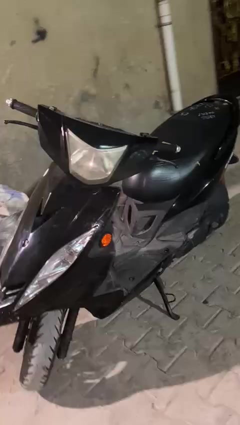 ملكف بل نشر جيتي ار نضافه 90%  محرك مامفتوح  ملاحظة رمبه استعمال 3اسابيع فقط دراجه كلش حلوه نوزل ملاحظه مره ثانيه رمبه مو ماستعمله هواي ماشيه اقل 7الف عداد 
سعر 1250وبيها مجال حك جيه العنوان بغداد الشعله قطاع الثاني قرب شركة الزناد  الاتصال ***********
