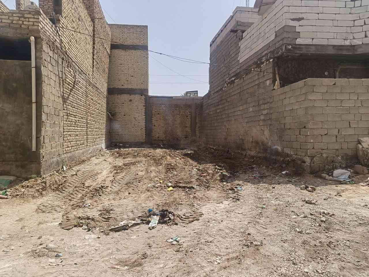 سلام عليكم قطعه ارض للبيع في كربلاء المقدسة بويات خلف اسواق برتقاله ماي مجاري كهرباء سند 25بسمنه القطعه الوجه 7ونص ونزال 14بيع مستعجل بسمنه القطعه ***********
