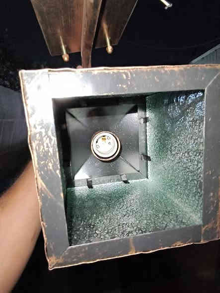 سلام عليكم
اناره ديكور طوبات عدد 6 السعر 4 
ماطور مي نوع ماركوس الاصلي. السعر 60
فانوس جداري عدد 2 سعر 20
مكاني بغداد الحسينيه ***********
