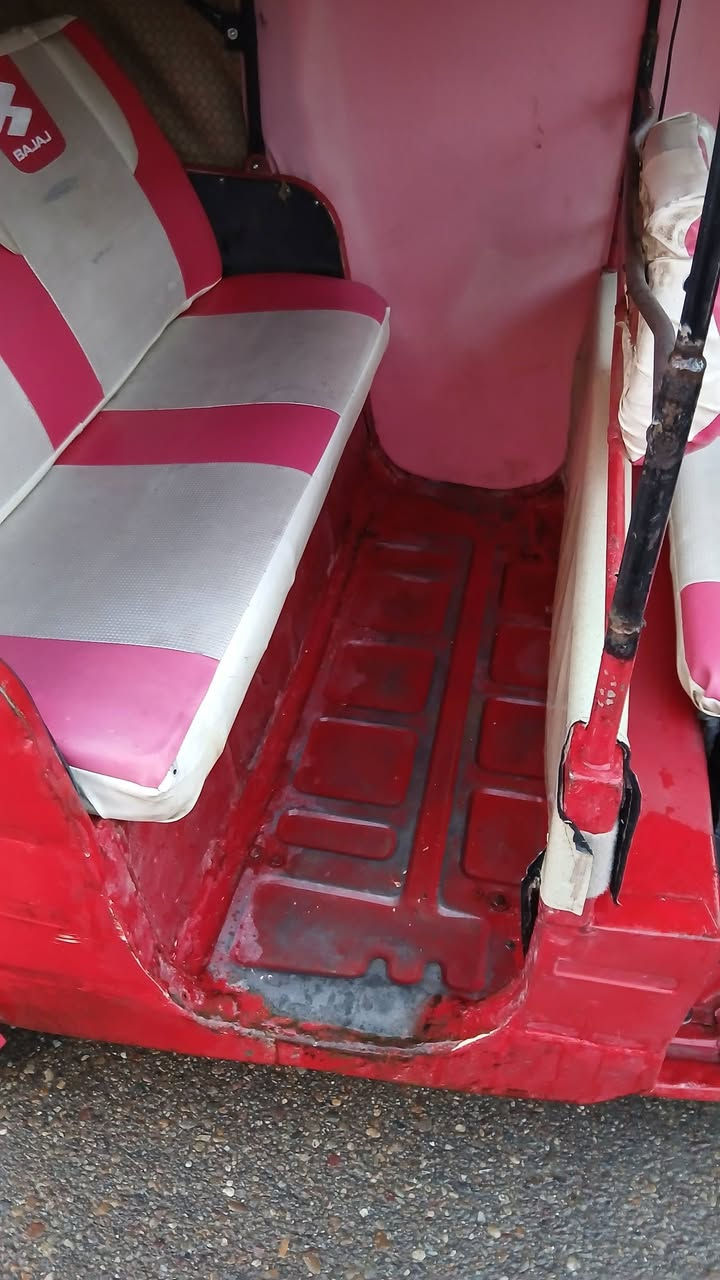 سلام عليكم تكتك موديل 2016 شهر ال 11 طابه عله 2017 
مكينه 20 خير من الله تكتك كبل للشارع مال شغل تخم تايرات جدد بيها سبير تكتك ما توكفك ما بيها كل نواقص بس كابريته شويه تعبانه  تكتك مرقمه وبسمي تحويل ثاني يوم 
للستفسار *********** بي واتساب السعر خاص 
مكان المحموديه
