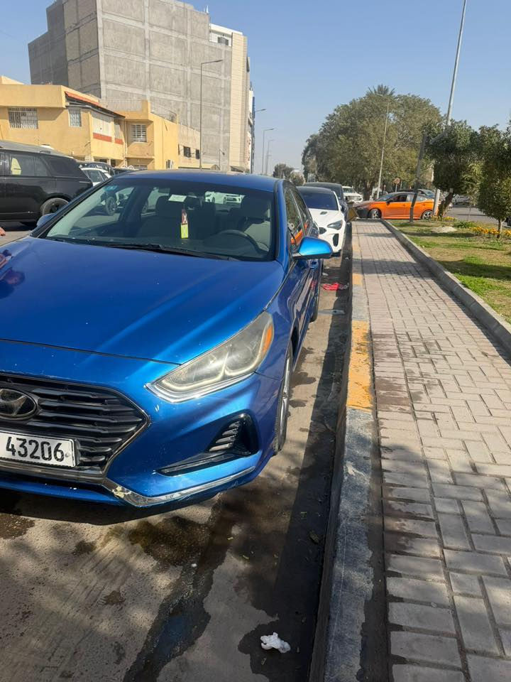 سلام عليكم 
سوناتا موديل 2018
وارد امريكي 
سيارة شاشة جبيرة 
تحكمات ستيرن
 محرك 2000 
رقم بغداد جديد 
هاند بريك بل رجل 
ماشيه السيارة 53 الف 
سيارة جديدة وحلوة 
مكان السيارة بغداد المنصور 
للاستفسار ***********
