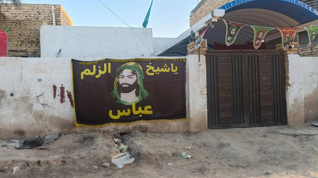 السلام عليكم بيت للبيع مساحة 210طابو صرف البيت بنيان قديم مستوى الشارع سقف ناصي كله بنيان طابوك ونضيف جداً غرفتي وصالة ومطبخ وستقبال ومدخل حمام داخلي تواليت خارجية عنوان ديوانية حي العسكري الثاني شارع ستين فرع حسينية ام البنين خامس بيت عن شارع العام 
سعر 110 رقم تلفون وبي واتساب 
***********
