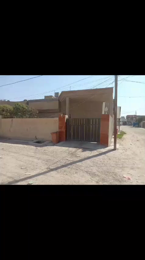 للبيع بيت في حي الجبيريه الثالثه المساحه ٢٠٠ متر السند ٢٥ قرب جامع أنوار الكعبه السعر ٧٥بي مجال للاستفسار الاتصال على الرقم *********** او*********** أو مراجعة مكتب الحسني للعقار العنوان شارع الحولي الشهداء مقابل المثنى مول
