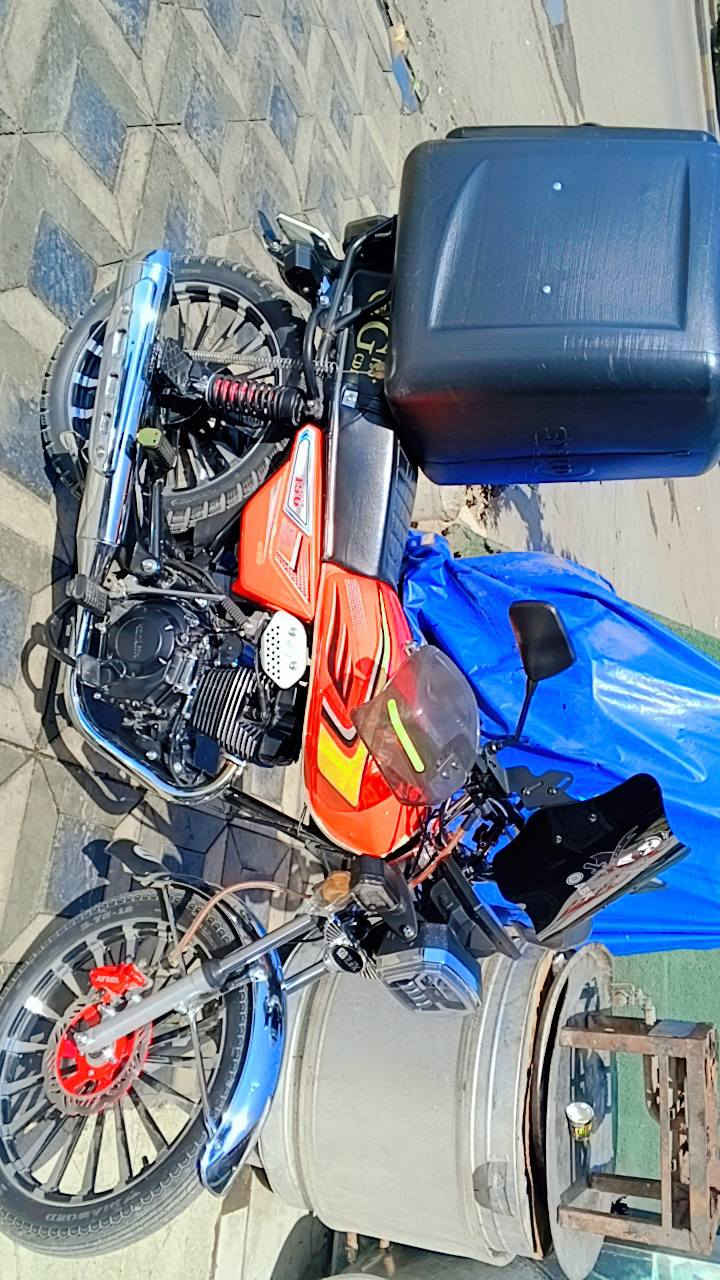 السلام عليكم دراجه ايراني موديل ٢٠٢٥ شهر ال ١٠ الدراجه مشتغل بس شهر وانضف من الصور ٨٥٠ وبيه مجال رقمي *********** بس وتساب متواجد
