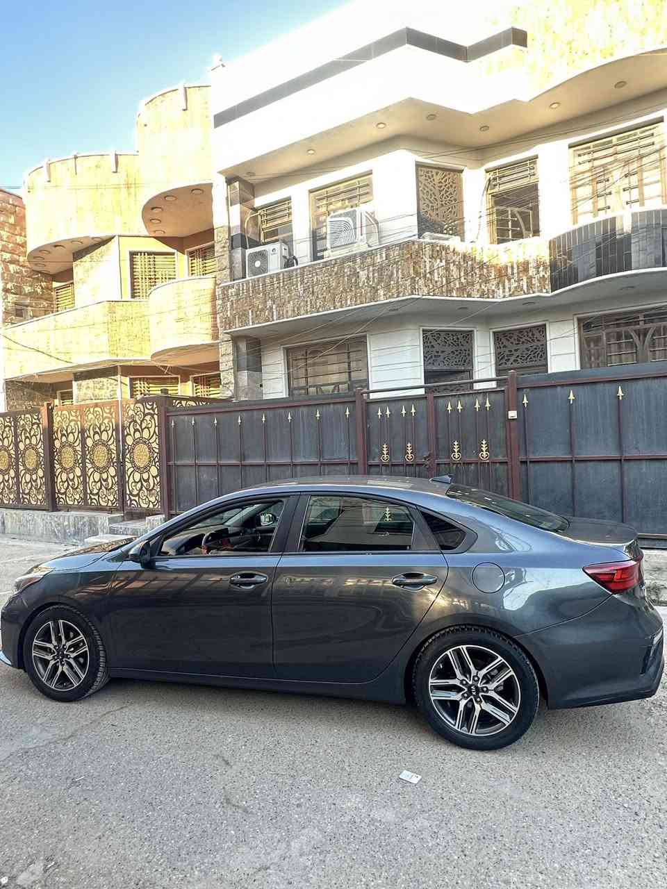 السلام عليكم 
فورتي موديل 2019 للبيع 
وارد امريكي اخت الكلين صور الحادث + السونار موجودات
اللون نفطي 
السياره فئه الS محرك ال200 دوش 
الكير SVT بلادي ممفتوح ولا ملعوب بي وبحاله ممتازه✅
تخم تايرات جدد + باتري + 5 ويل كب،
كير مكينه وتبريد وكهربائات وصدر بشرط 100‎%‎ 
المواصفات 
- تحكمات ستيرن + شاشه بلاديه تدعم الكاربلي + 
- تحديد مسار + رادارات + حساسات + كامره بلاديه دواره + 3 - - وضعيات قياده + اشاير مري + مثبت سرعه + كروز سرعه وبعد هواي مواصفات … 
السياره بيه شبرين صبغ بلجاملغ الامامي بدون كلشي لا ايرباك لا دواخل بجم كبس كلشي بشرط، 
يعني الصبغ البسياره فقط شبرين والباقي مكفول، 
سياره نضيفه وبلعافيه ع ياخذها 
السعر 125 وبيها مجال بسيط 
رقم اربيل سنويه ورقم جديد، تحويل ثاني يوم 
مكان السياره بغداد الغزاليه 
رقم الهاتف *********** + واتساب
