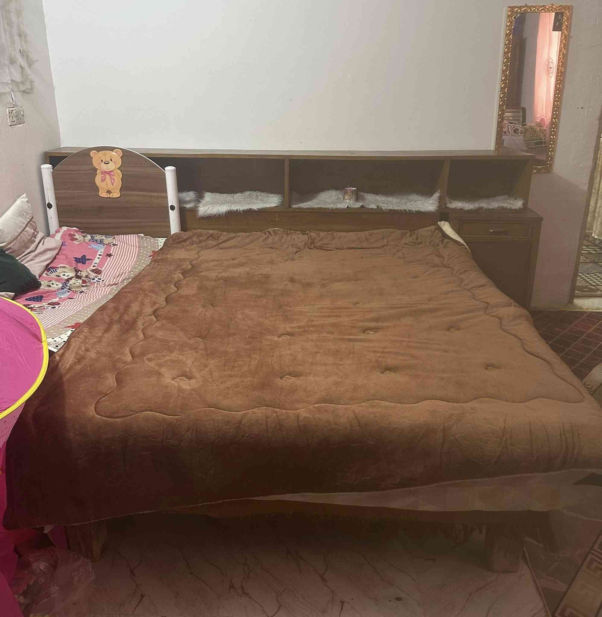 سلام عليكم غرفه نوم صاج للبيع متكونه من 7 قطع الغرفه نضيفه السعر 350 وبيها مجال العنوان بابل شارع الحسينيه 
***********
***********
