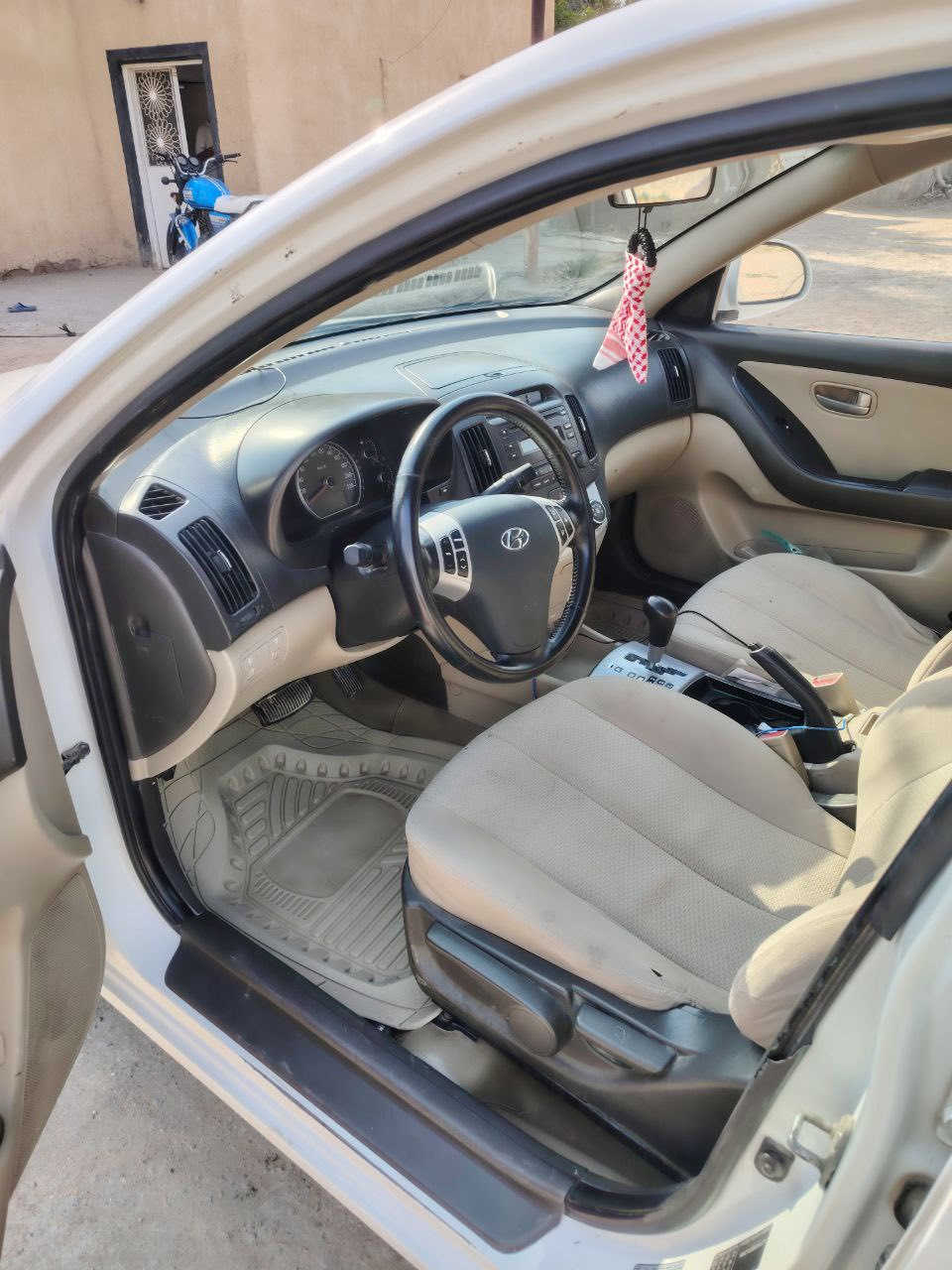 السلام عليكم 
النتره 2009 خليجي فول موصفات
كير محرك كفاله 
سياره بيها قطع صبغ ابيع احزام 
اي داخل مابيها لاحوض ولا شواصي فقط صبغ 
العنوان الانبار الفلوجه 
رقم بغداد بسمي شرط تحويل مباشر 
***********
سعر 99وبيها مجال قليل
