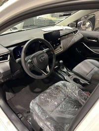 كورلا هايبرد ٢٠٢٥ سلايد بصمه محرك ١٨٠٠ داخل جلد  مرقم لوحات وسنويه بأس...