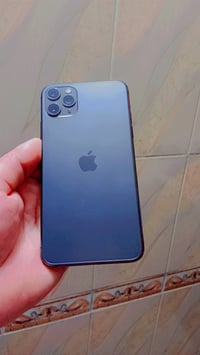 ايفون 11 برو ماكس مبدل شاشه اصليه  فقط  والباقي كله شغال مابي شي  السع...