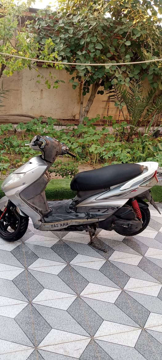 سكنس نثيه
كبريته 
مكينه ما مفتوح بلاد 
درجة كله نضيفه
دبلات امايي رياضيي معليه 
درجة  كله نضيفه كفرات بلاد 
رايده ب800وبيه مجال ***********
