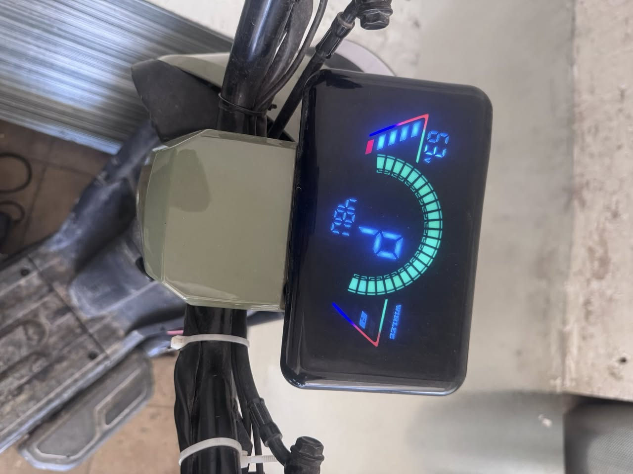 السلام عليكم دراجة شحن نوع R9 للبيع شوية يرادله ترتيب التاير الخلفي كاعد الجاملغ الامامي مكسور الدراجة يحتاجله ترتيب شوية السعر 250 مكاني بغداد الشيخ عمر


**إذا كنت صاحب هذا الإعلان وتريد حذفه لأي سبب، رجاءا أرسل رسالة إلى الدعم الفني**