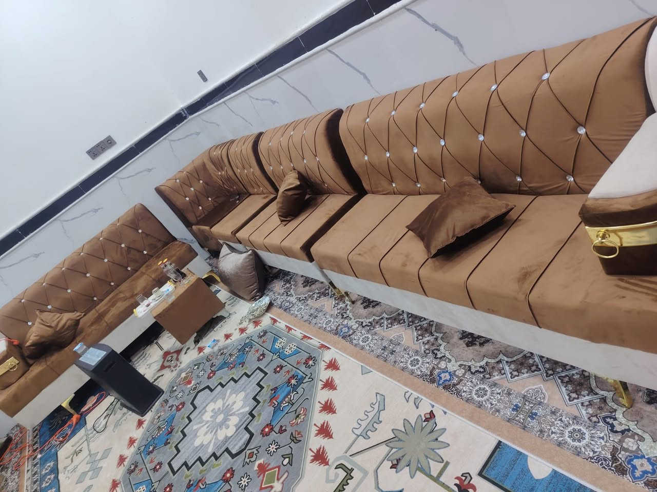 سلام عليكم.قنفات جدد مشتريهن قبل 5تيام لله شاهد ورسوله وريد جيب تخم كامل لديوانيه خضيتهن ب900 لله شاهد رايد لواحد ب400 
***********
