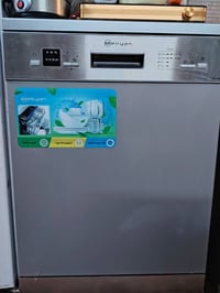 غسالة مواعين (سامسونج الريان) استخدام جدااا قليل. البيع لضيق المكان ال...