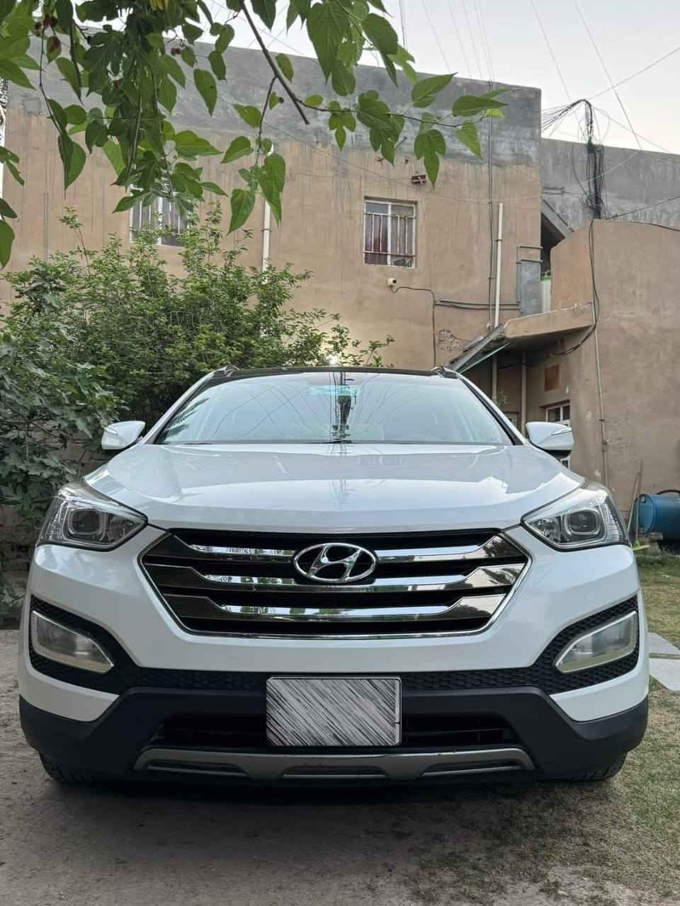 موديل ٢٠١٣ خليجي كويتي ٦ سلندر فول رقم بغداد باسمي بيها نص دعامية أماميه صبغ وتكيل باب الصدر المكينه فقط مبدل كازكيت لارواجز ولا تنقيص عليها أدامة كامله من الصدر ومنظومة البانزين ممشى السيارة ١٤٧ الف *********** ديالى الخالص
