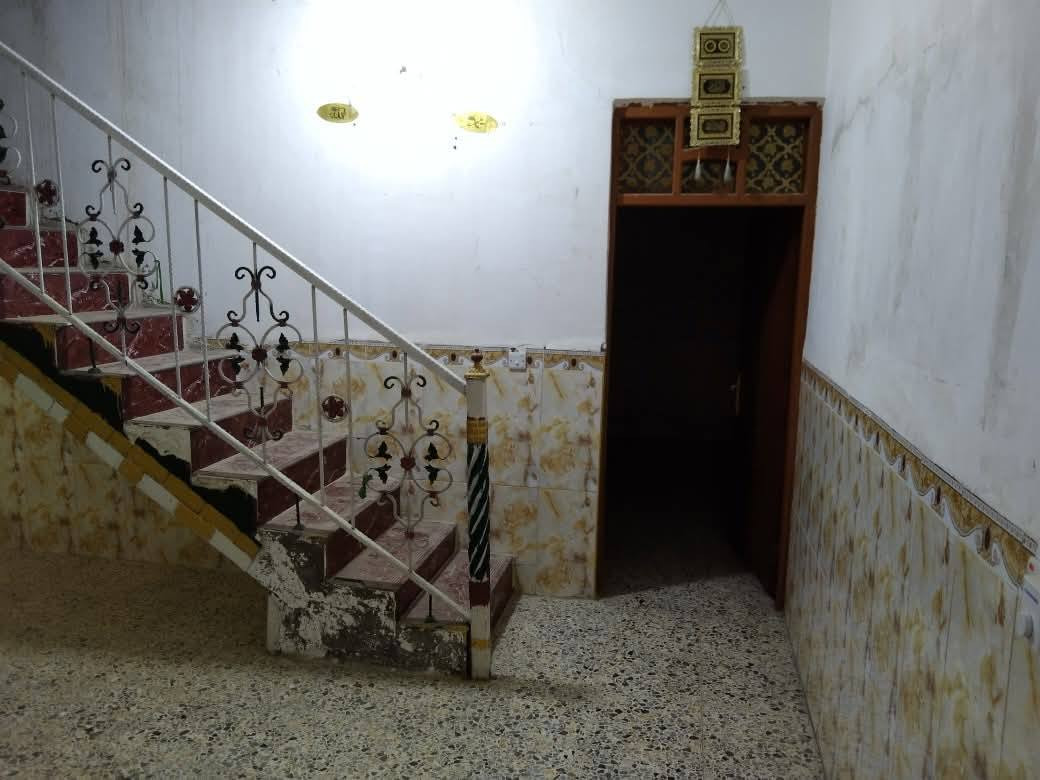 مشتمل للبيع مساحته  100متر  نظيف 
الدار فارغ
يحتوي على غرفة نوم وهول ومطبخ واستقبال 
وصحيات داخلية وخارجية وگراچ
⬅️مبني من البلوك 
⬅️السقف صب كونكريت 
⬅️الأرضية والجدران سيراميك 
⬅️نوع العقار طابو زراعي 
⬅️مرقم من قبل البلدية 
السعر/35مليون وقابل للتفاوض 
♦️عنوان العقار♦️
محافظة واسط 
الكوت حي الحكيم الاولى  
شارع افران الهادي 
يبعد عن طريق العمارة 100متر 

          $$$$$$$$$$$$$$$$$$$$$
للاستفسار الاتصال:
‏‪***********‬‏
