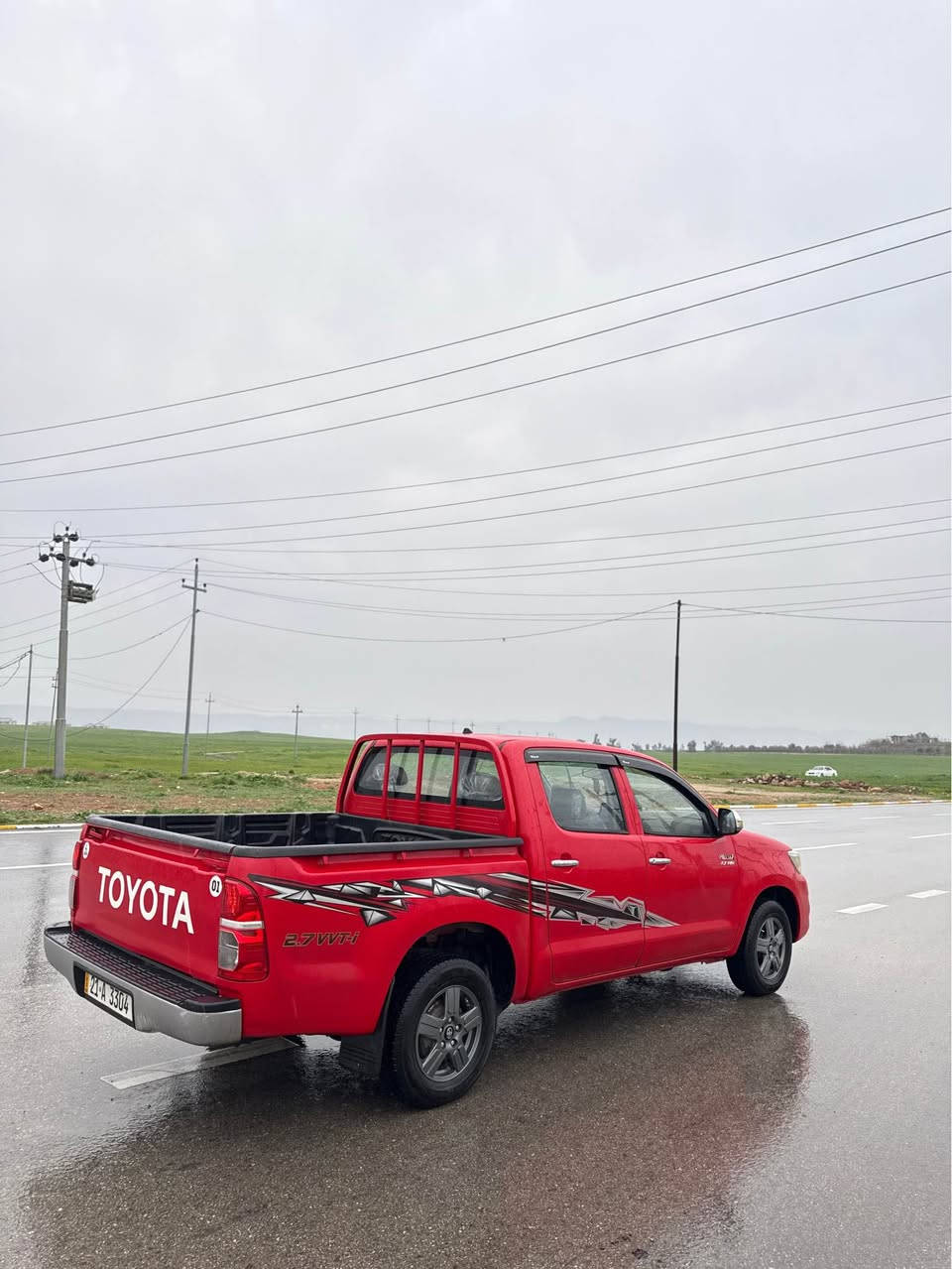 بەناوی خوا مەرزیە مۆدیل ٢٠١٣ پارچە ڕەش لە سەر ساغی بۆدی بێ بۆیاغ سەقفو شانی بەشەرت پێشی و پشتی هیچی پێوە نیە لۆک لۆکە رادێتەی بیلادە ئاوێنەی بیلادە هەموو گیانی لە سەر دەقی شەریکە ماوە سەیارەکە لۆک لۆکە مەکینە نەکراوەتەوە گێر مەکینە دەنگ سەرف بوخار هەموی بەشەرت سەیارەی ماڵە هەموو شتی بیلادە سەیارەکە زۆر زۆر جوانە چرکەی تیا نیە ٤ ویلو تایەی نوێ لە بنە ساردی نیە بەس ماشەڵای دەوێ سەنەوی بە ناوی خۆمانە تا ٢٠٣٠ تەحویل بەشرت ژمارەی خاوەنی *********** كويسينجاك, أربيل
