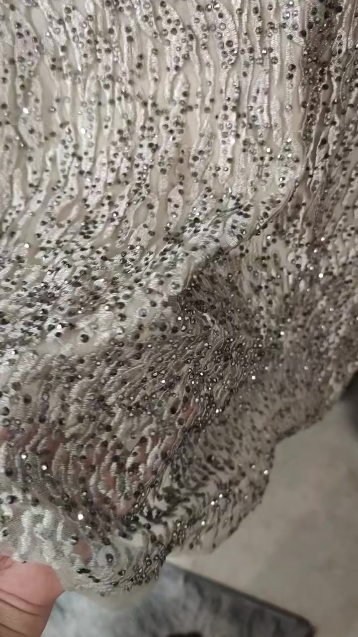 مرحبا بنات 
عندي هذا الفستان لونة فضي 
يجنن باللبس يلمع لمع مثل مدتشوفون وثكيل
يلبس قياس 38-40
يرهم للعقد او تلبيس حلقات 
كلش نازك وفخم
رايدته ب 50 الف
موجود توصيل مجاني


**إذا كنت صاحب هذا الإعلان وتريد حذفه لأي سبب، رجاءا أرسل رسالة إلى الدعم الفني**