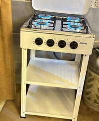 طباخ 4 عيون مع رفوف مالته  جديد غير مستخدم  السعر 38 ويه توصيل  للحجز ...