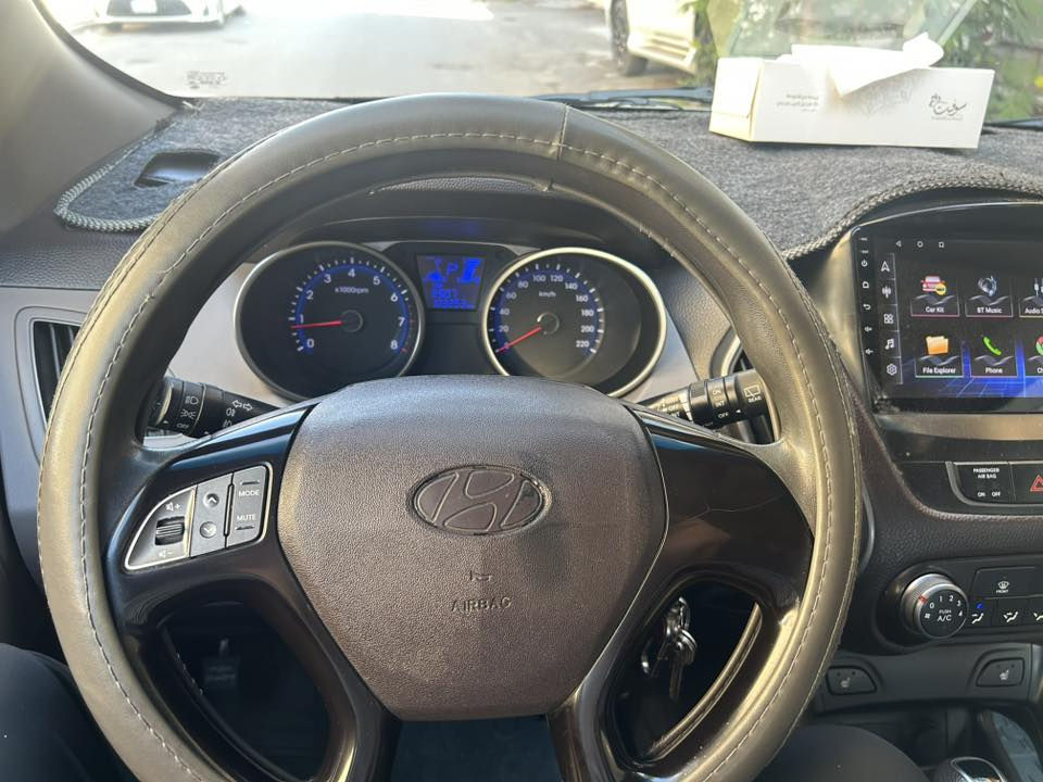 السلام عليكم،،،
توسان ٢٠١٤ بغداد خليجي 
محرك ٢٠٠٠ دوش مكفول
اشاير مري
مقاعد تدفئة
تبديل دهن الكير وكالة mobis مكفول
 منظومة تبريد جديدة
حدادية صدر
تخم تاير
تخم دسكات وكالة mobis
تخم اذاين مكينة وكالة mobis
بلكات + فيت بمب وكالة mobis
المسافة المقطوعة (١٠٣٠٠٠ كم )
السعر (13800 دولار)وبيها مجال بسيط حق الجية
للتواصل ***********
