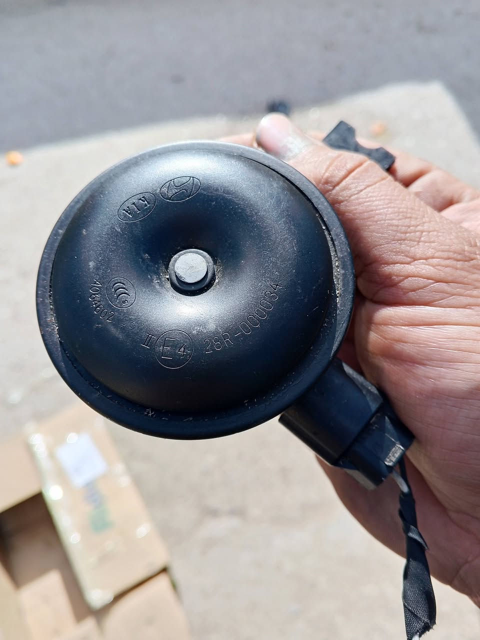 هورن حاويه شرط الشغل 

مع فيش كامله 

جمله ومفرد 
كل انواع سيارات امريكي كوري و يابانية 

وتساب للتواصل ***********
